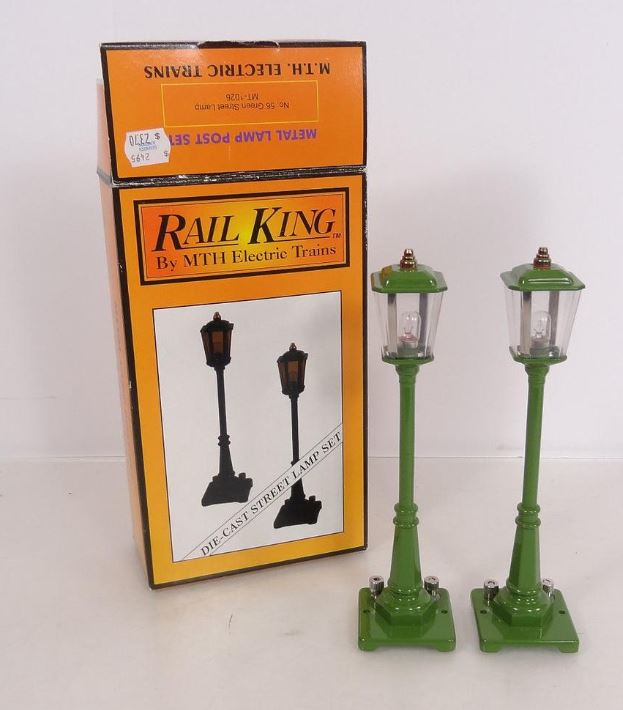 MTH 30-1026 O #56 Green Classic Lamp Set (Pack of 2)
