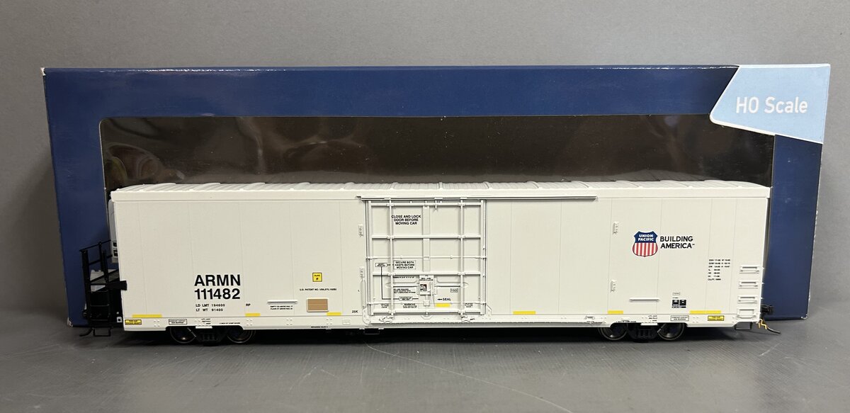 BLMA Models 52047 HO Union Pacific/ARMN Trinity 64' Reefer #111482