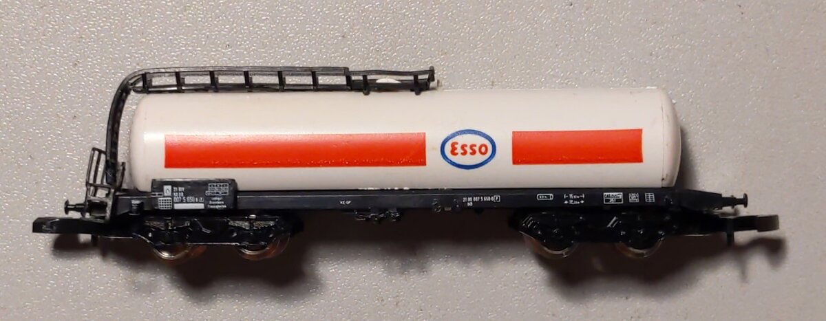 Marklin 8626 Z Scale Esso Oil Tanker Car LN/Box