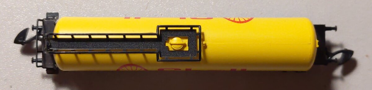 Marklin 8625 Z Scale Shell Oil Tanker Car