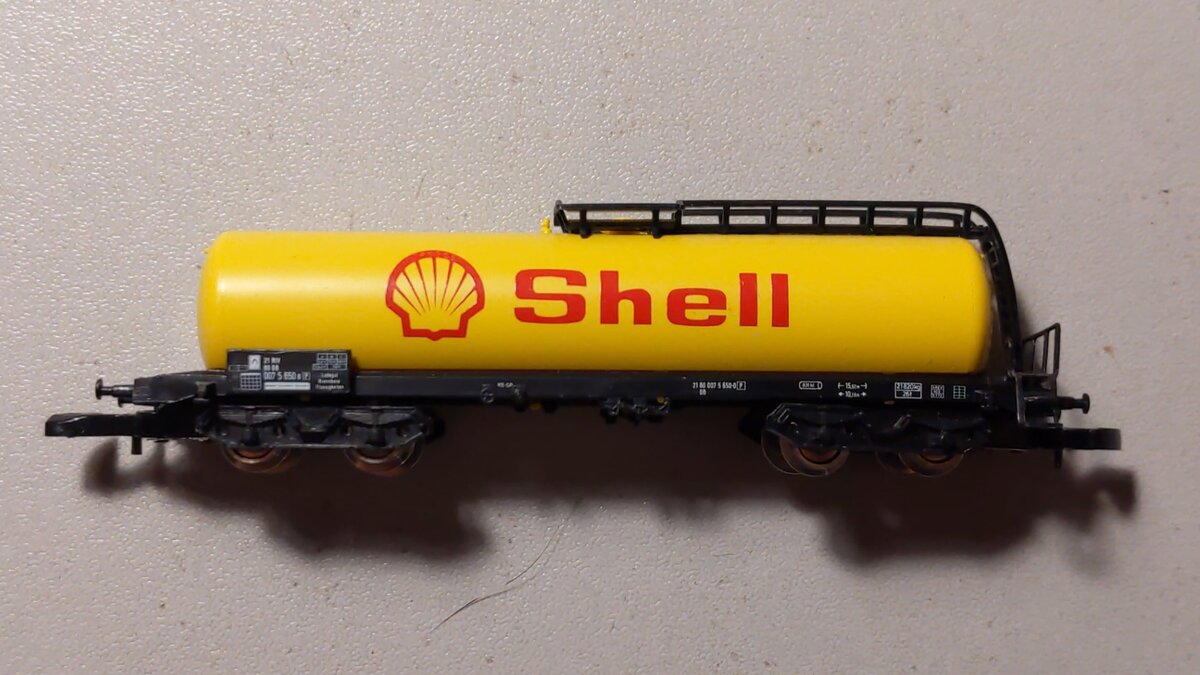 Marklin 8625 Z Scale Shell Oil Tanker Car – Trainz