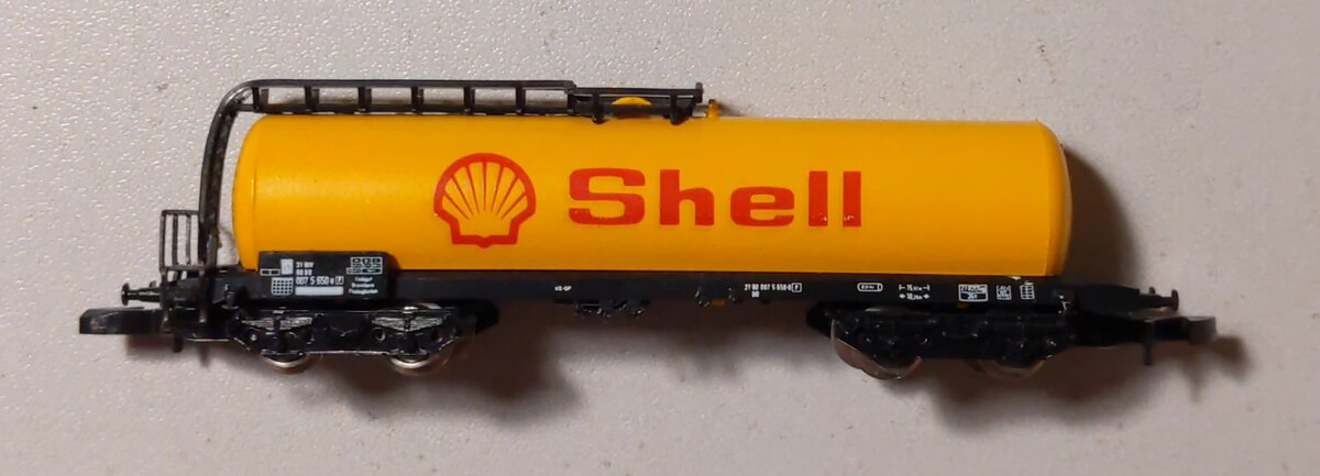 Marklin 8625 Z Scale Shell Oil Tanker Car LN/Box