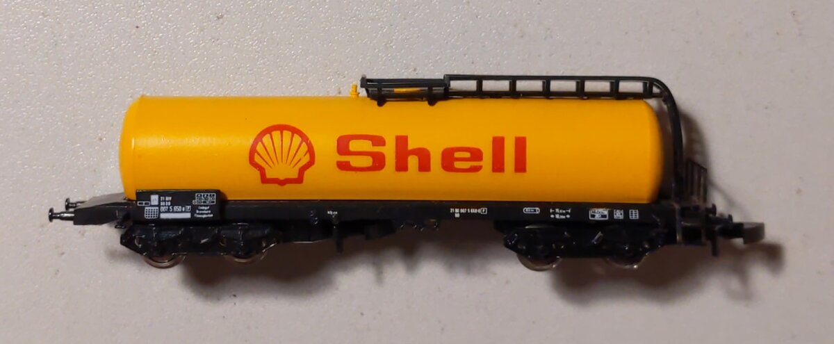 Marklin 8625 Z Scale Shell Oil Tanker Car LN/Box