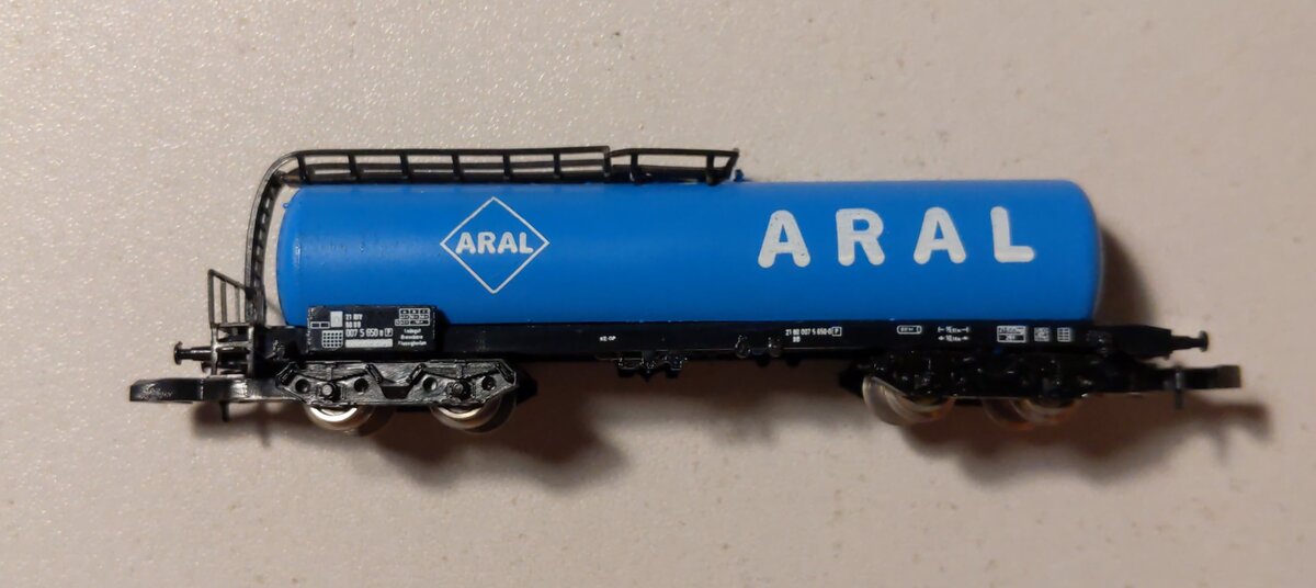Marklin 8627 Z Scale ARAL 4-Axle Tank Car LN/Box