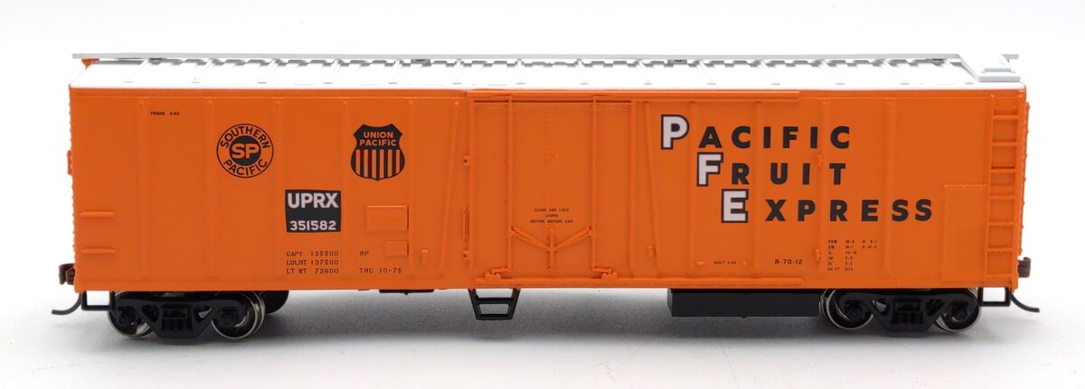 Roundhouse 87870 HO Union Pacific 50' Ex Post Mechanical Reefer #351582
