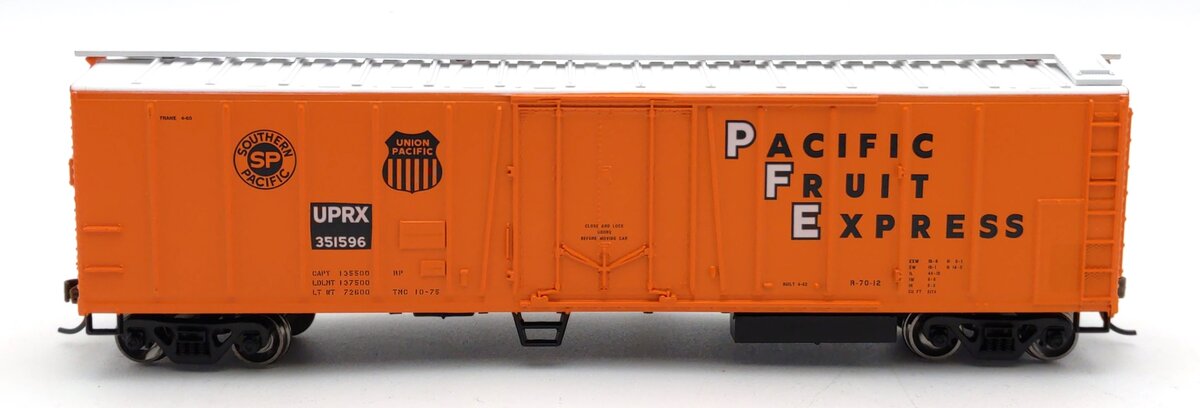 Roundhouse 87871 HO Union Pacific 50' Ex Post Mechanical Reefer #351596