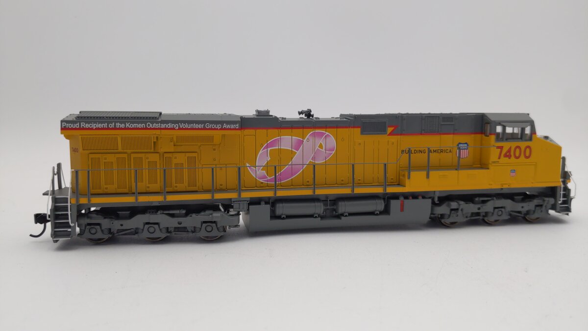 Walthers 910-20194 HO Union Pacific GE ES44 Diesel Loco #7400