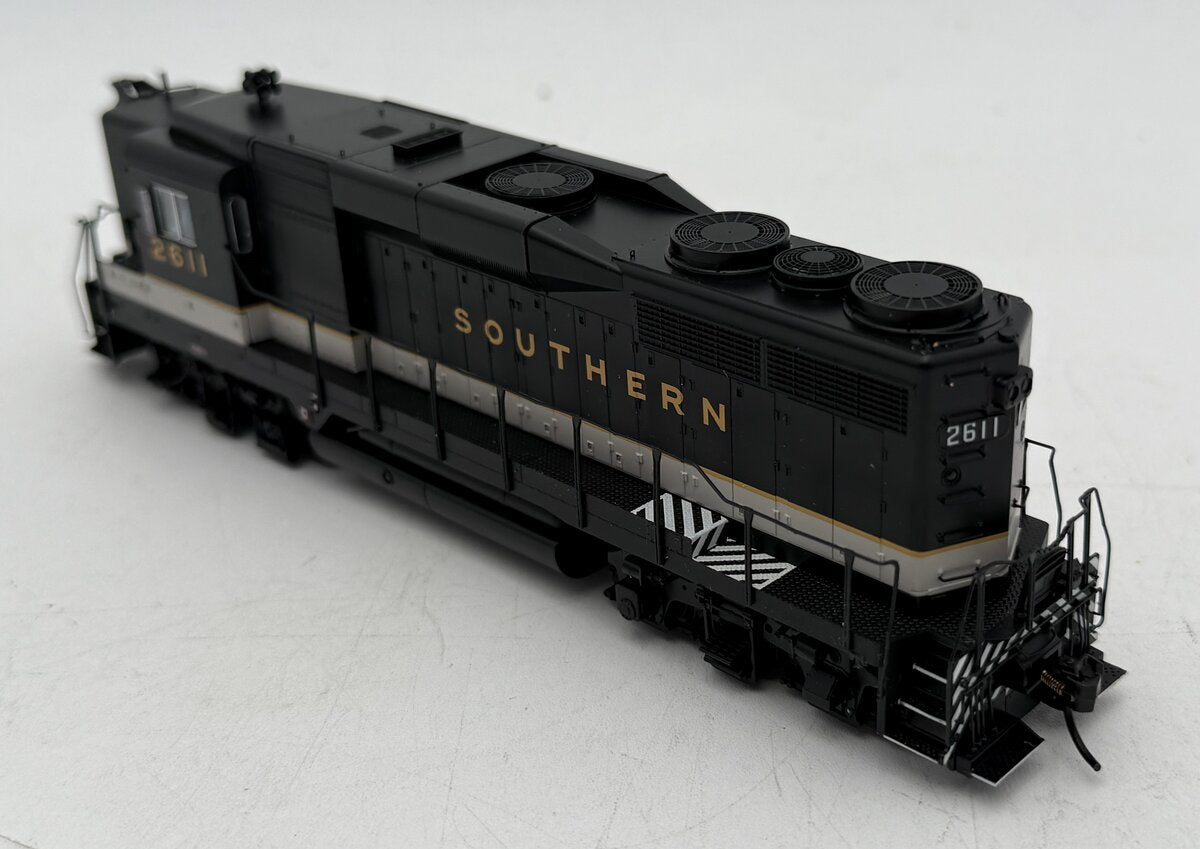 Walthers 920-41864 HO Southern EMD GP30 Diesel Locomotive #2611 w/SoundTraxx