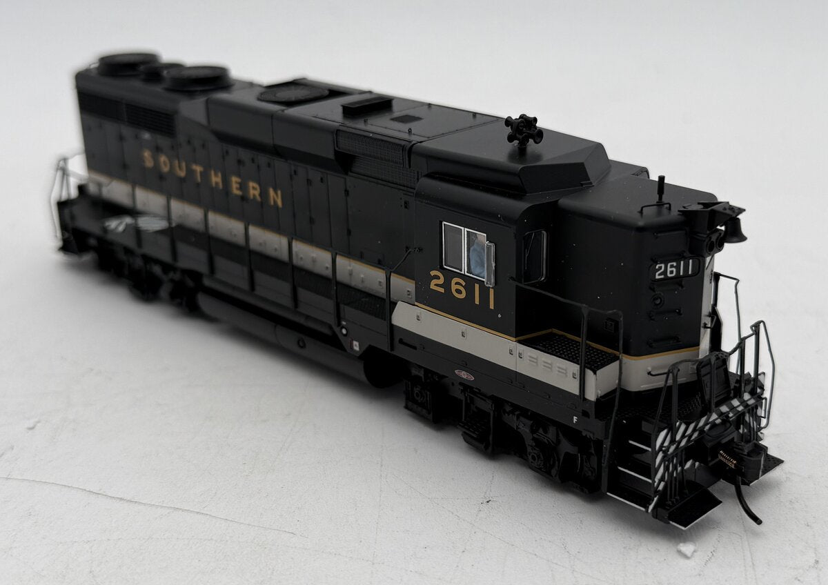 Walthers 920-41864 HO Southern EMD GP30 Diesel Locomotive #2611 w/SoundTraxx