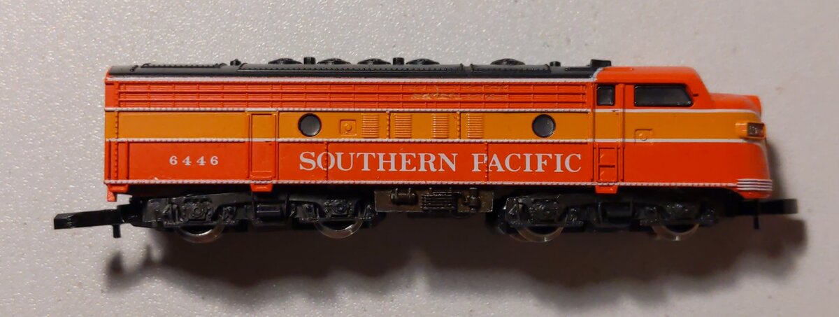 Marklin 8809 Z Scale Southern Pacific Daylight F7A Diesel Locomotive #6446 LN/Box