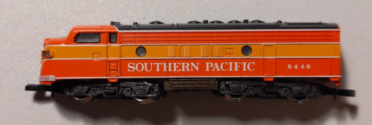Marklin 8809 Z Scale Southern Pacific Daylight F7A Diesel Locomotive #6446 LN/Box