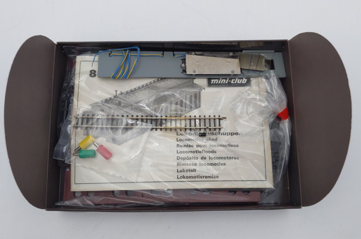 Marklin 8981 Z Scale Stall Locomotive Shed with Electric Door Kit