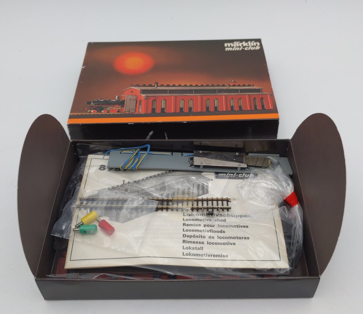 Marklin 8981 Z Scale Stall Locomotive Shed with Electric Door Kit