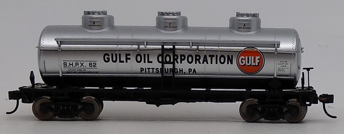 Walthers 910-1114 HO Gulf Oil 36' 3-Dome Tank Car SHPX#62