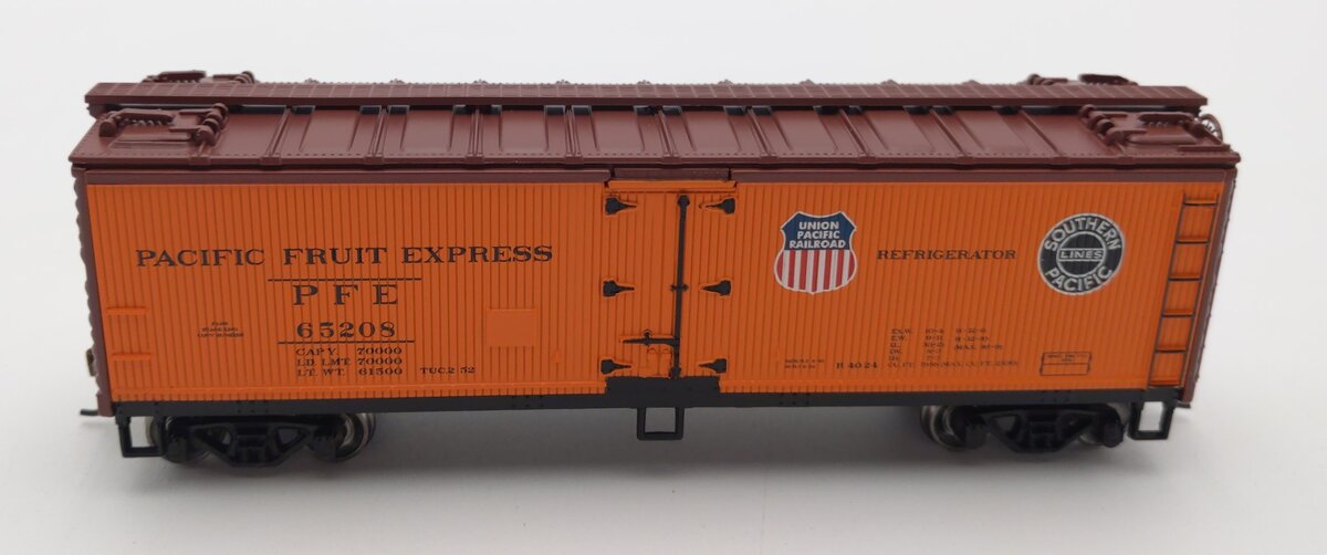 Athearn 85620 HO Pacific Fruit Express 40' Wood Reefer #65208