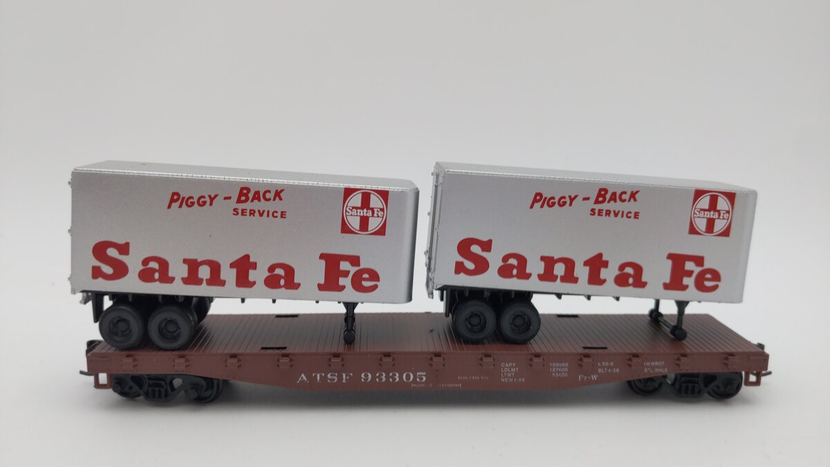 Athearn 1405 HO Scale Santa Fe 50 Ft Flat Car Kit With 2 Vans