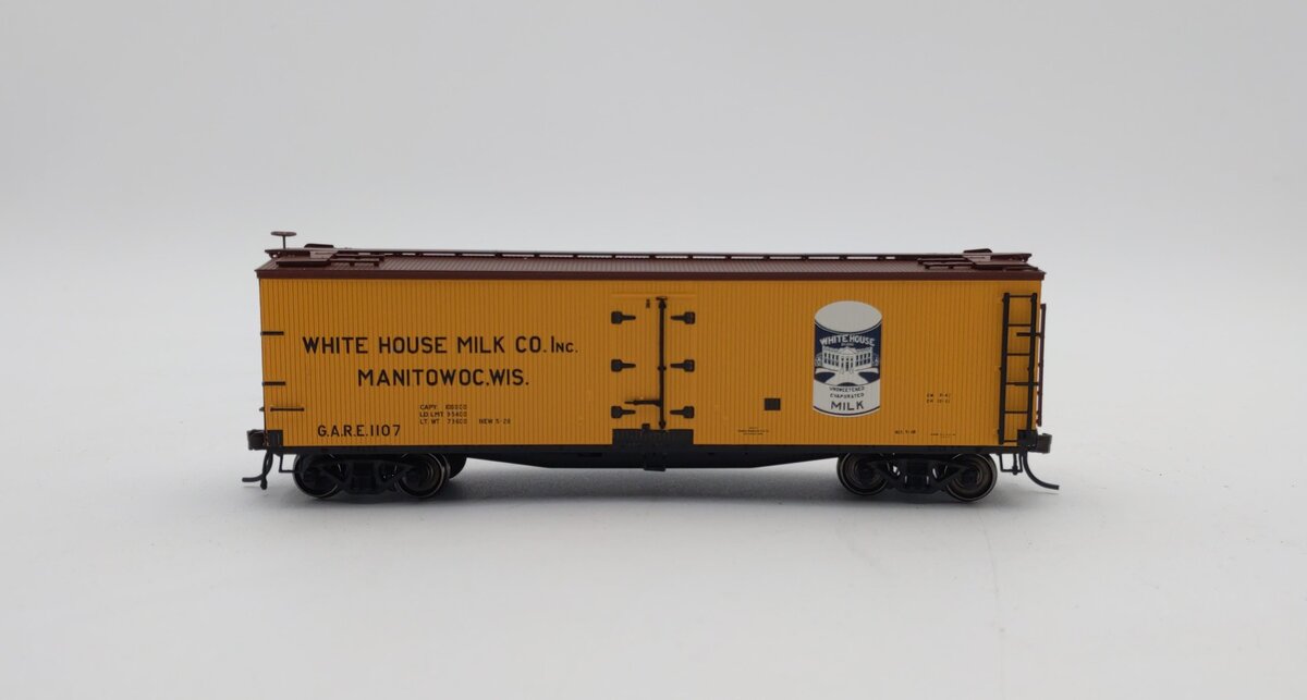 Atlas 20003309 HO Scale 40' Wood Reefer, White House Milk #1107