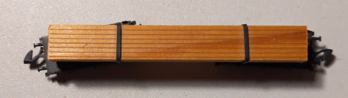 Marklin 8619 Z Scale Flatcar with Lumber Load – Trainz