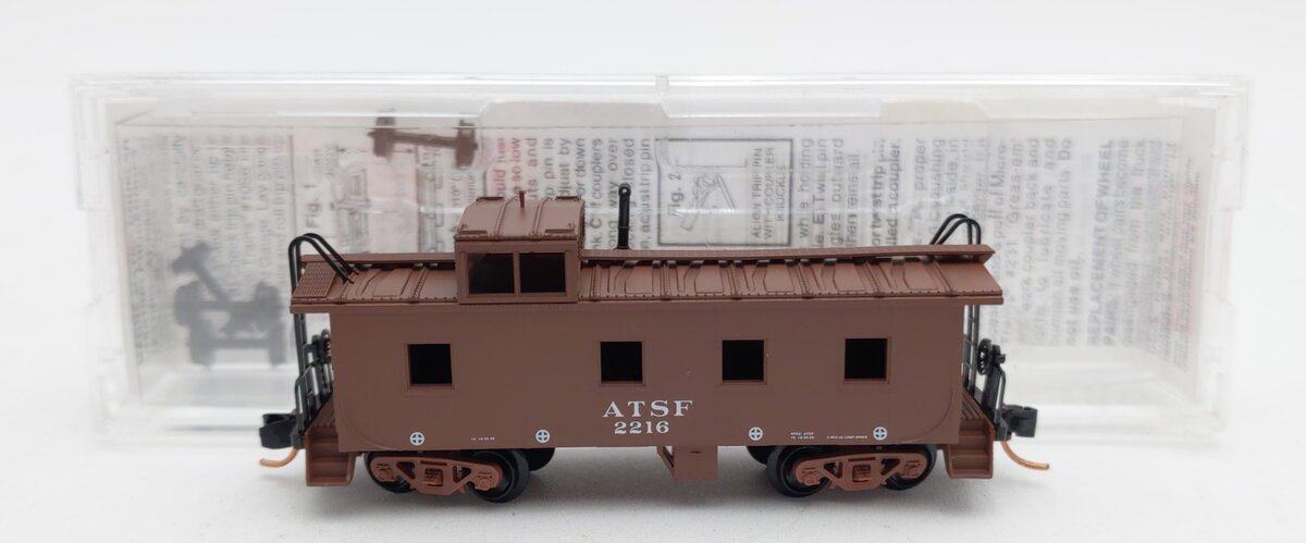 Micro-Trains 10000180 N Scale ATSF 36' Riveted Steel Caboose Offset Cupola #2216