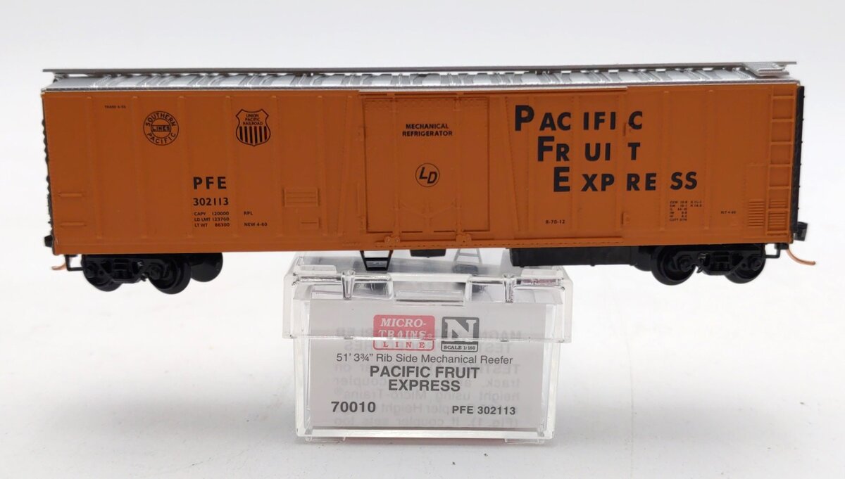 Micro-Trains 07000010 N PFE 51'''' 3-3/4" Rib Side Mechanical Reefer #302113