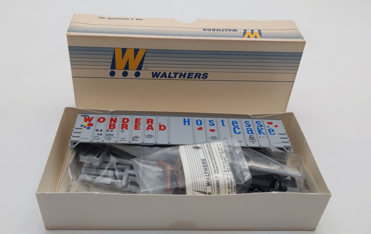 Walthers 932-3667 HO Scale Wonder Bread 50' Airslide Hopper Model Kit