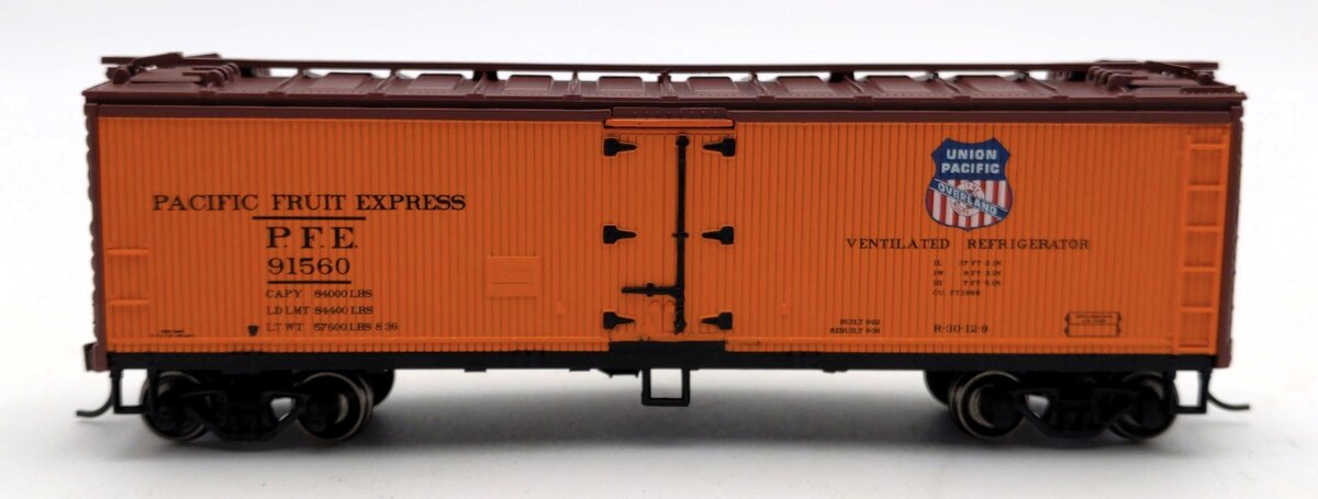 Roundhouse 85599 HO Pacific Fruit Express 40' Wood Reefer #91560