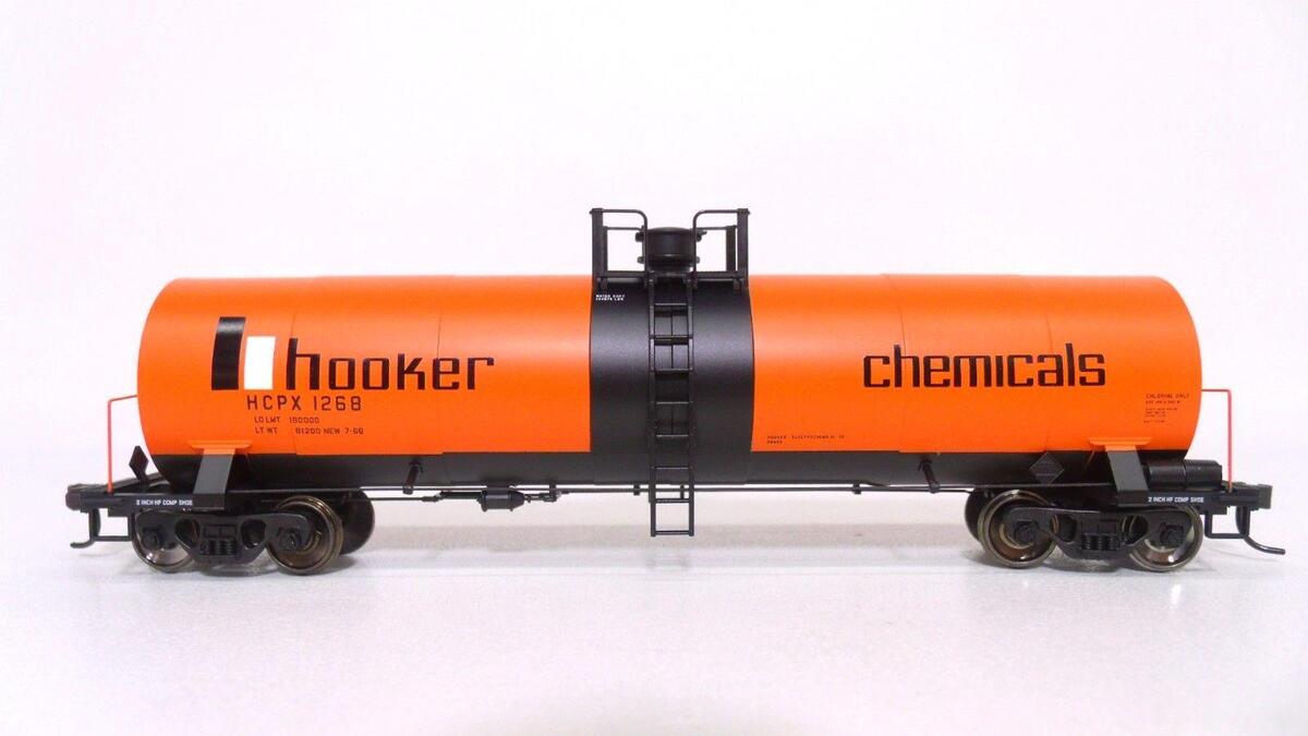 Atlas 1556-2 HO Scale Hooker Chemicals 17,300 Gal. Tank Car #1268 MT/Box