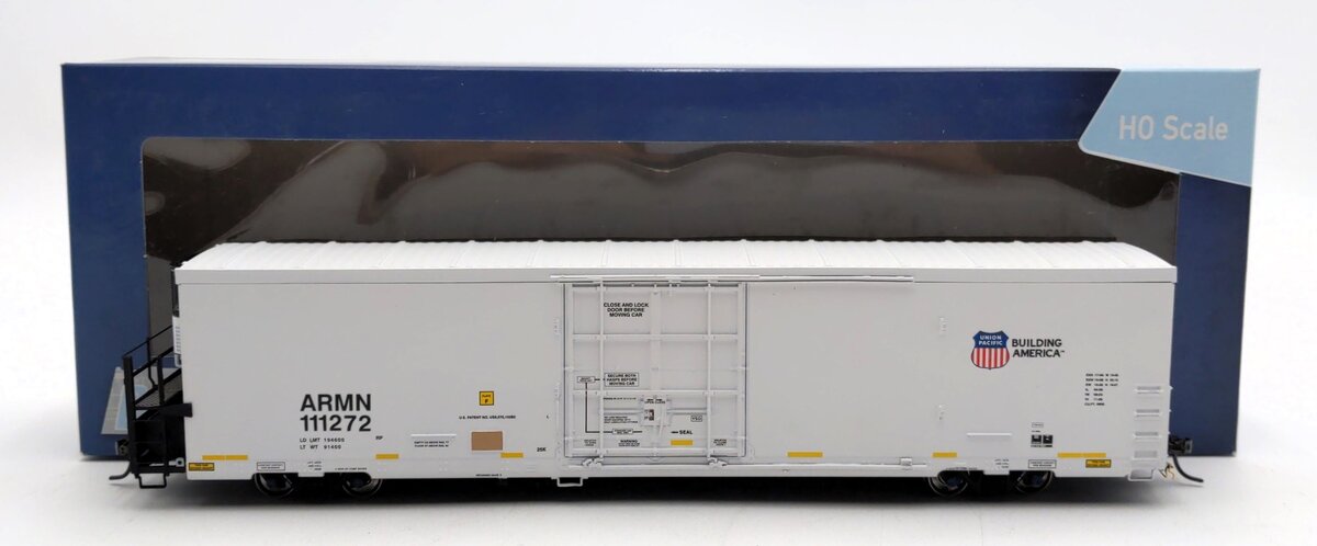 BLMA Models 52013 HO Scale Union Pacific Trinity 64' Reefer Car #111272 NIB