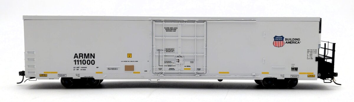 BLMA Models 52001 HO Union Pacific/ARMN Trinity 64' Reefer #111000