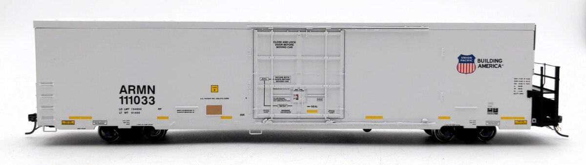 BLMA Models 52002 HO Union Pacific Trinity 64' Reefer Car #111033 NIB