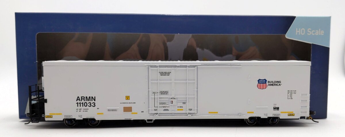 BLMA Models 52002 HO Union Pacific Trinity 64' Reefer Car #111033 NIB