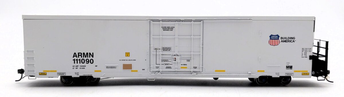 BLMA Models 52004 HO Union Pacific Trinity 64' Reefer Car #111090