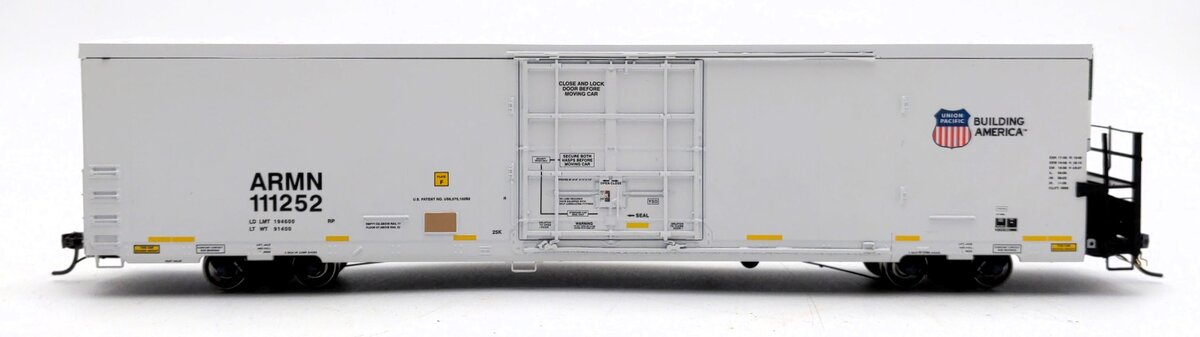 BLMA Models 52011 HO Union Pacific/ARMN Trinity 64' Reefer #111252 NIB