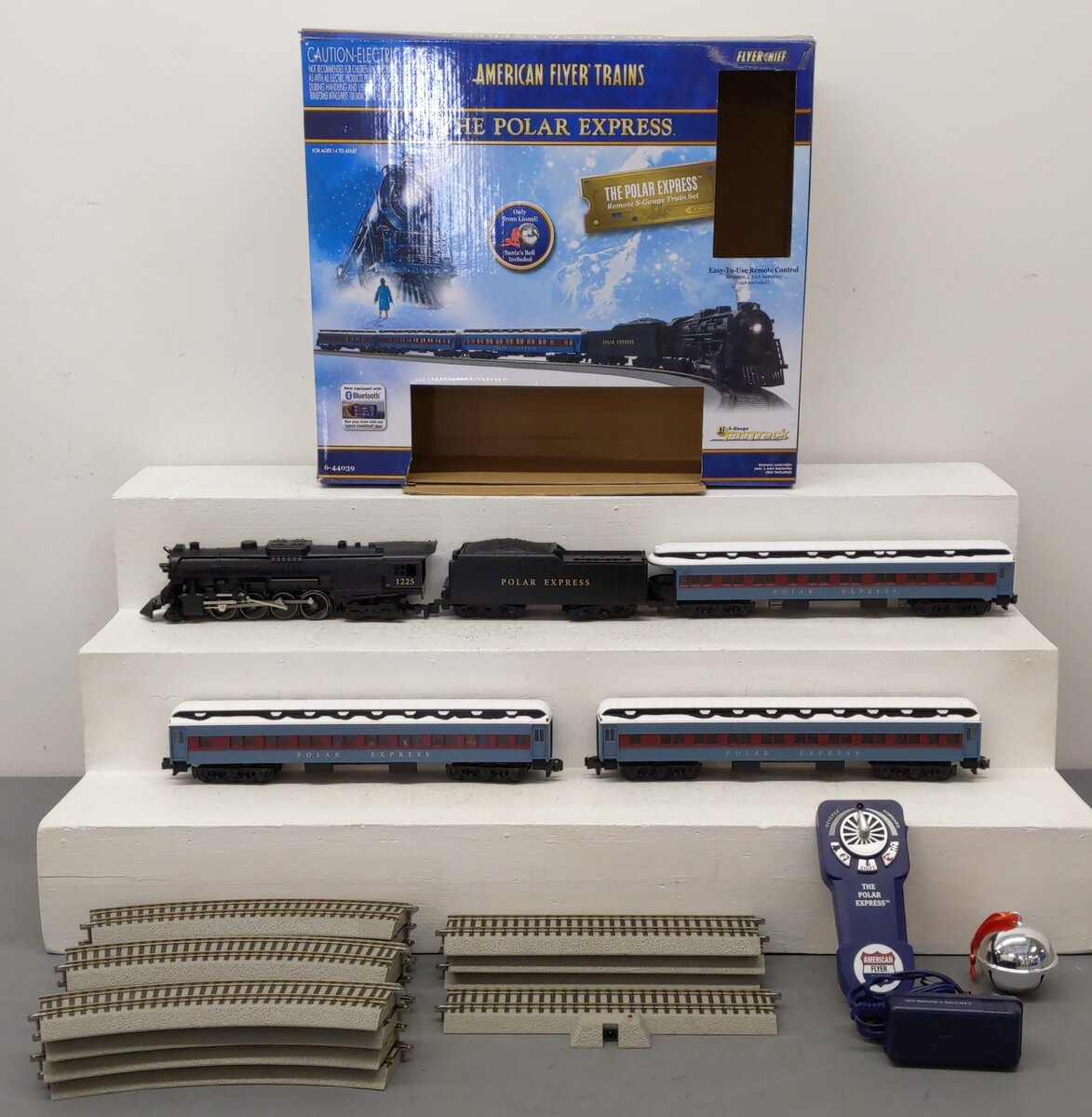 American Flyer 6-44039 Polar Express FlyeChief S Gauge Train Set with Bluetooth EX/Box