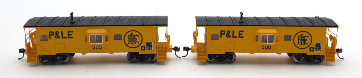 Walthers 932-27631 HO P&LE International Steel Bay Window Caboose (Set of 2)