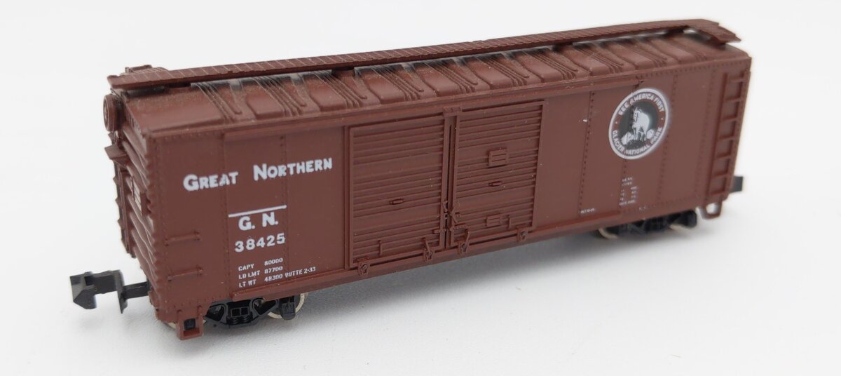 Roco 28705 N Great Northern Box Car #38425 LN