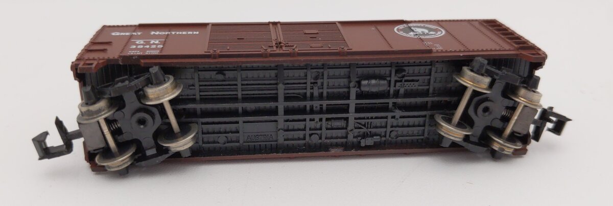 Roco 28705 N Great Northern Box Car #38425 LN