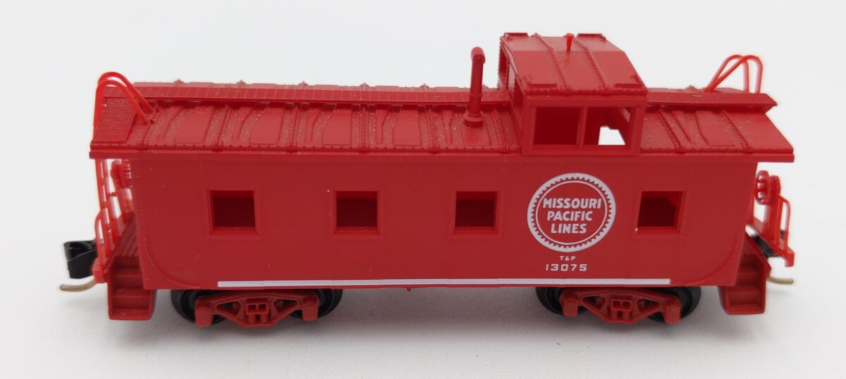 Micro-Trains 10000020 N Missouri Pacific 36' Riveted Steel Side Caboose #13075 LN/Box