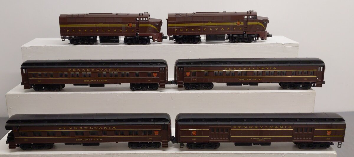 Williams SN105SM O Pennsylvania Sharknose AA Diesel & Passenger Set VG/Box
