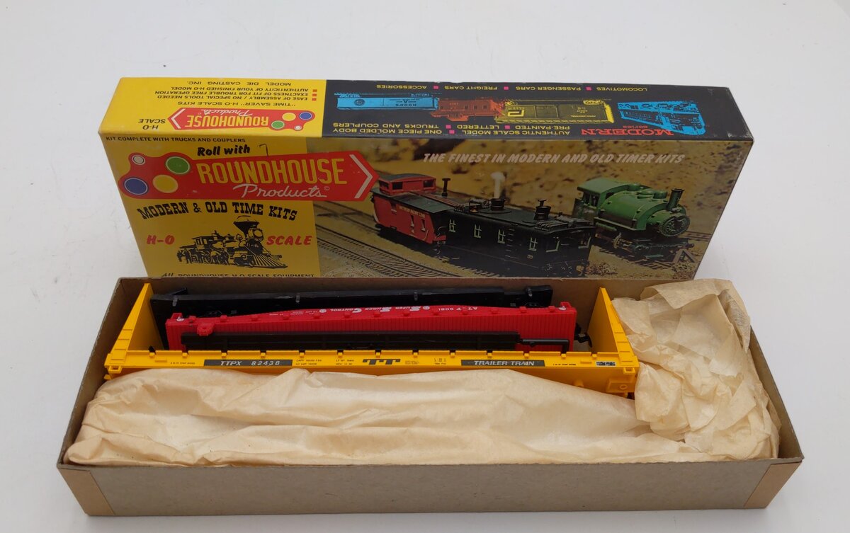 Roundhouse 1301 HO 60" Bulkhead Flat Car Trailer Train Road #82438