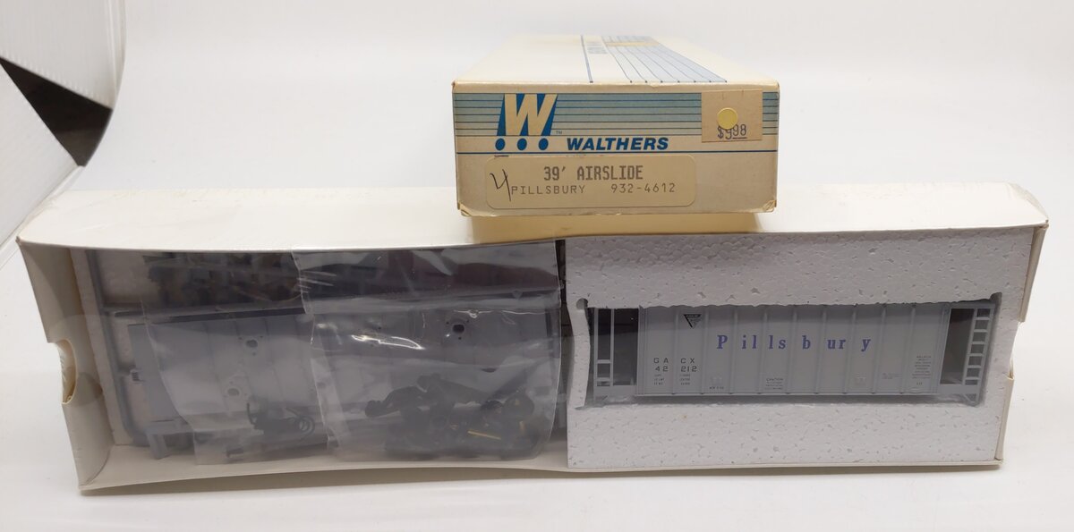 Walthers 932-4612 HO Pills Single Bay Airslide Hopper Kit #42210