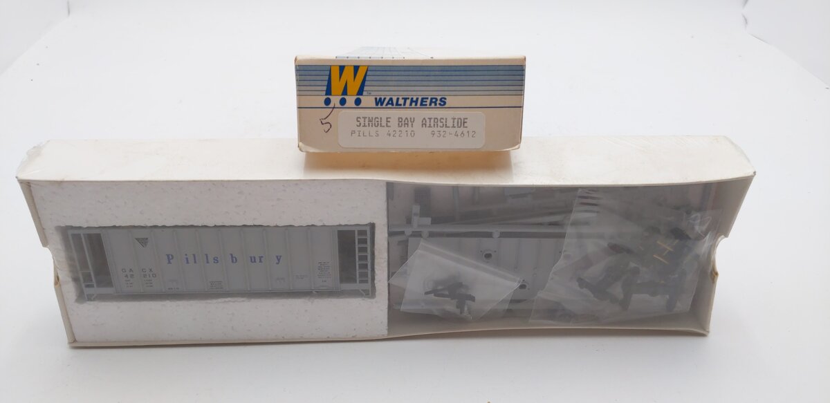 Walthers 932-4612 HO Pills Single Bay Airslide Hopper Kit #42210