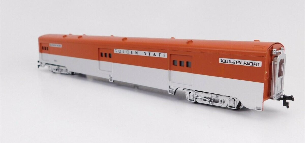 IHC 48100 HO Southern Pacific Golden State Smooth Side P.S. Baggage Car #3103