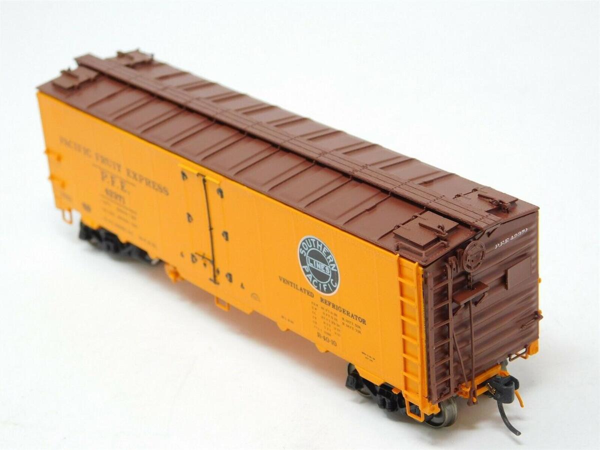 InterMountain 46701P-27 HO PFE - Overland Herald R-40-10 Refrigerator Car