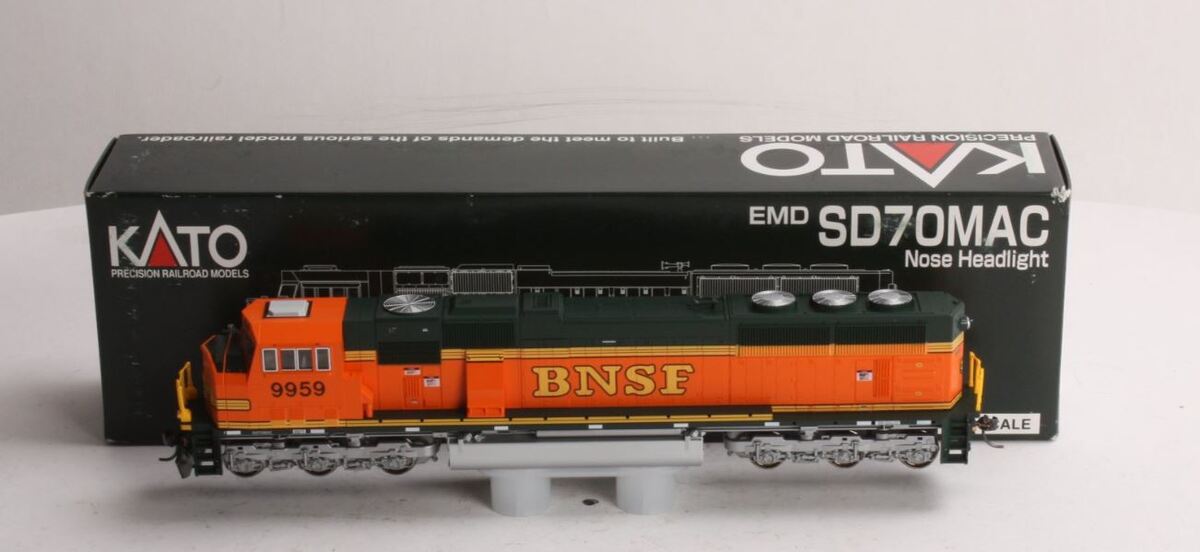 Kato 37-6452 HO Burlington Northern Santa Fe SD70MAC Diesel Locomotive #9959