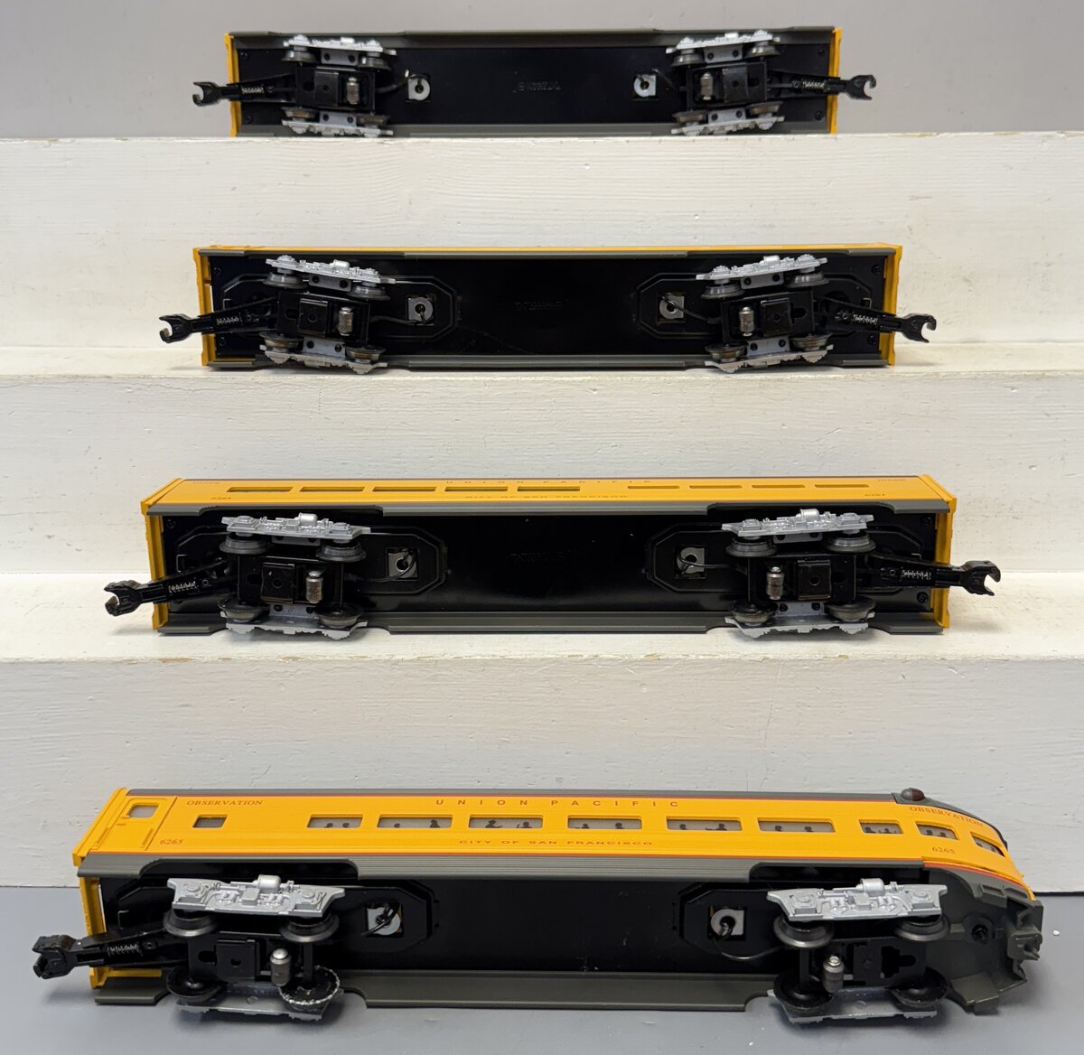 Williams 43069 Union Pacific 60 Ft. Streamline Passenger Cars (Set of 4)