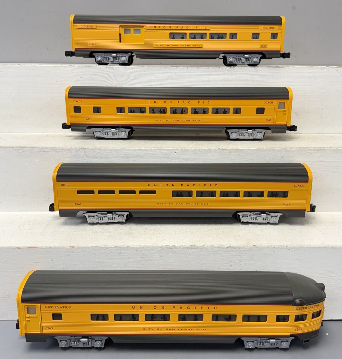 Williams 43069 Union Pacific 60 Ft. Streamline Passenger Cars (Set of 4)