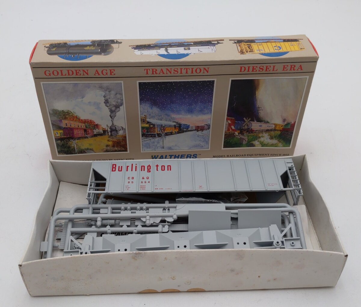 Walthers 932-5707 HO Burlington PS-2 CD 4427 Covered Hopper Kit #85664