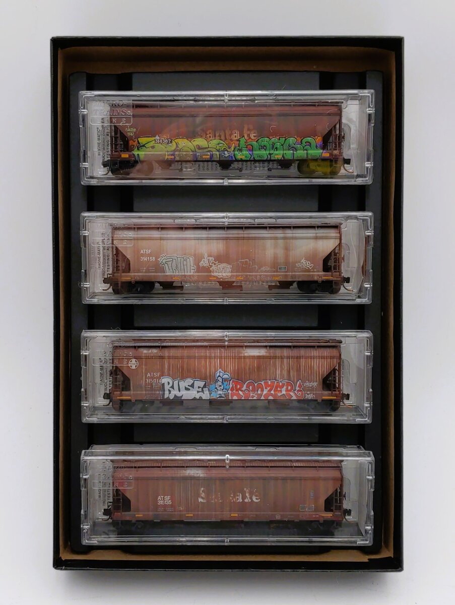 Micro-Trains 99305550 N ATSF Griffiti 3-Bay Covered Hopper (Set of 4)