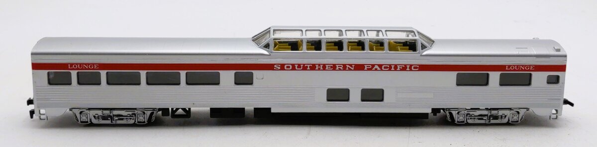 IHC 47957 HO Southern Pacific Corrugated Side Lounge Vista Dome